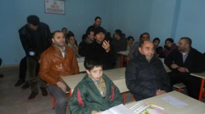 G&Uuml;NSİAD &uuml;yeleri, Yeşil Derik Okuma Salonu'nu ziyaret etti