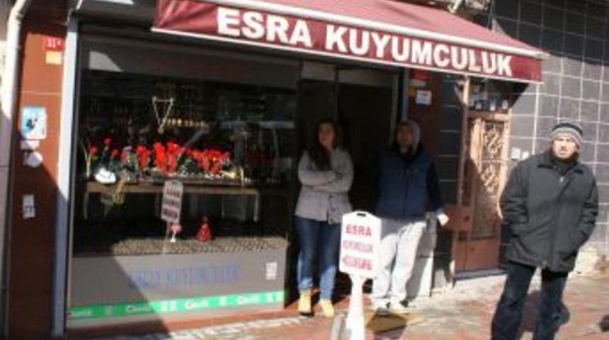 İstanbul'da aynı saatte iki kuyumcu soyuldu