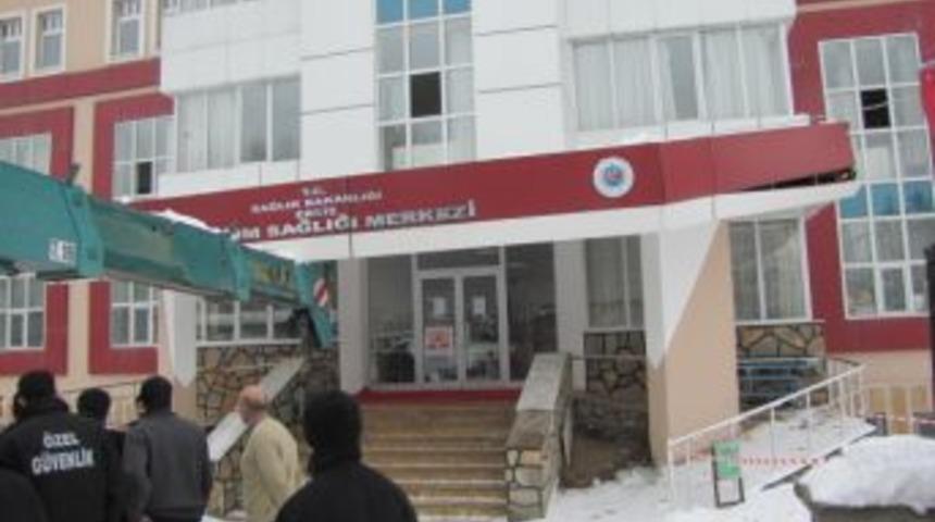 Sağlık merkezinin balkonu &ccedil;&ouml;kt&uuml;