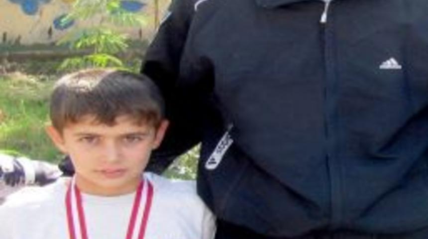 Minik atletizmci Tan, milli takımı hedefliyor