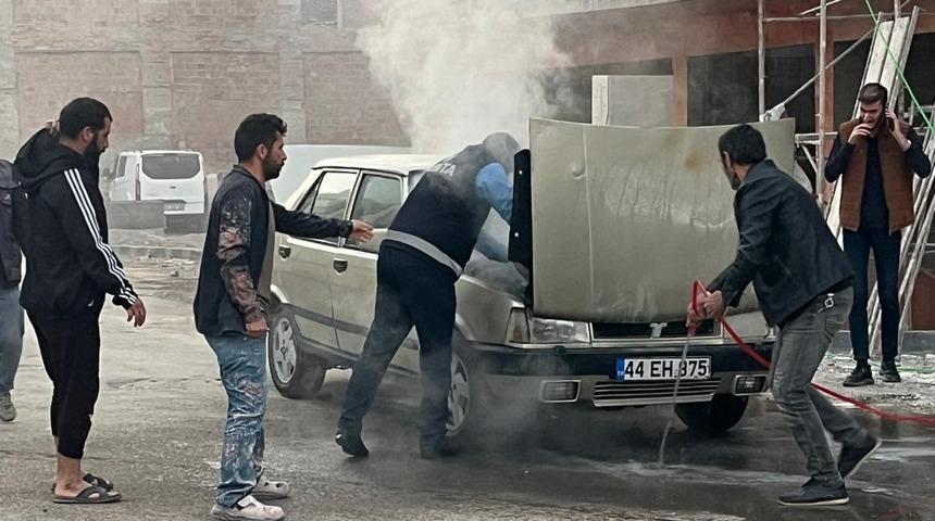 Pazar yerinde ara&ccedil; alev aldı! Zabıta ekipleri m&uuml;dahale etti
