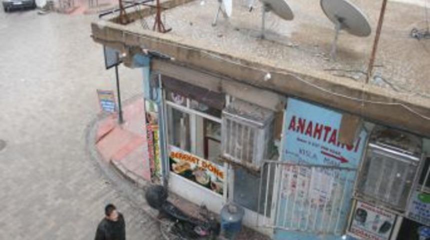 Nusaybin'de yağmur ve dolunun ardından kar yağdı