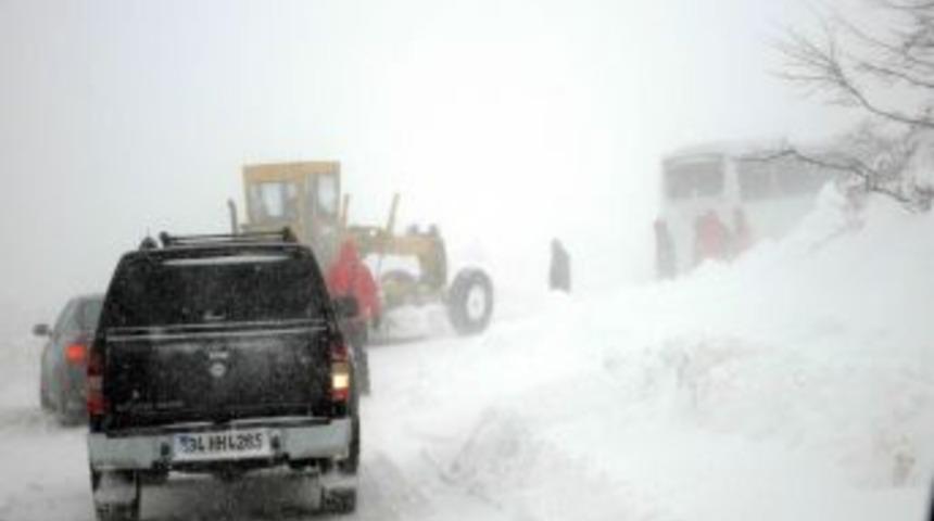 Yoğun kar yağışı nedeniyle Akdağ'da yapılacak olan kayak yarışları iptal edildi