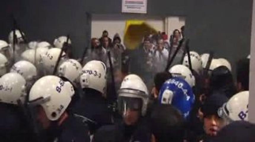 Derbide polise yangın hortumuyla su sıkan şahıs yakalandı