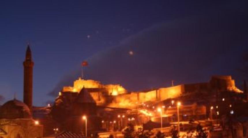 Kars'ta eğitime &ccedil;arşamba g&uuml;n&uuml;ne kadar ara verildi