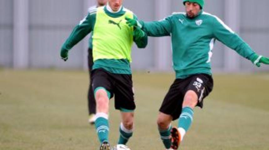 Bursaspor, kapılarını dış d&uuml;nyaya kapattı