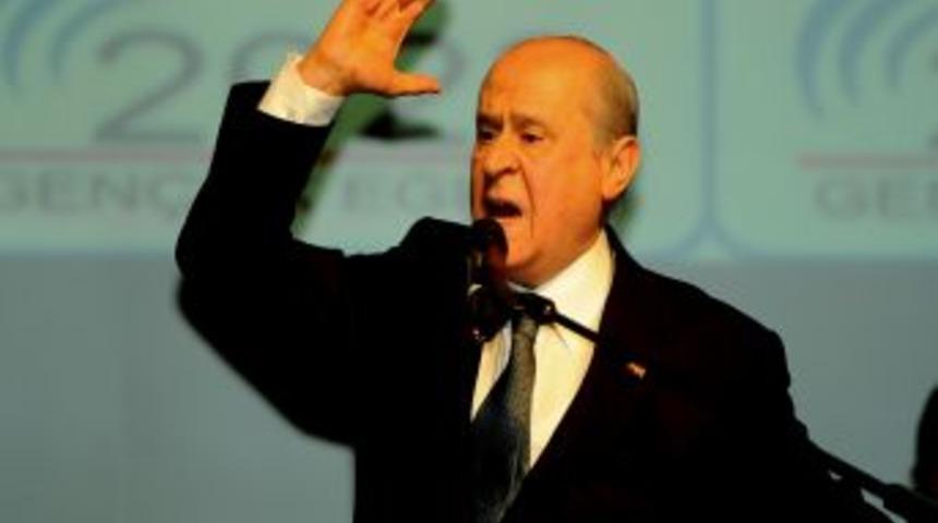 Bah&ccedil;eli'den Başbakan'a 'dindar gen&ccedil;lik' eleştirisi