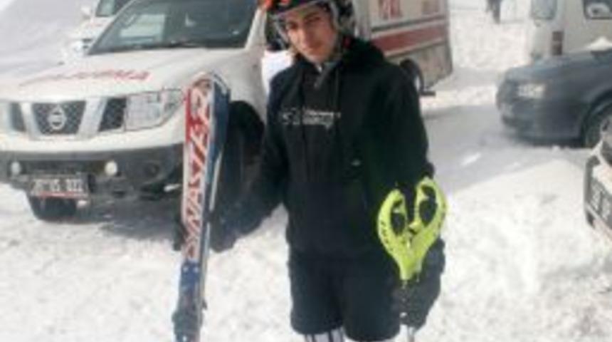 İlk g&uuml;n hastanelik olan kayak&ccedil;ı ikinci g&uuml;n yarışmalara katıldı