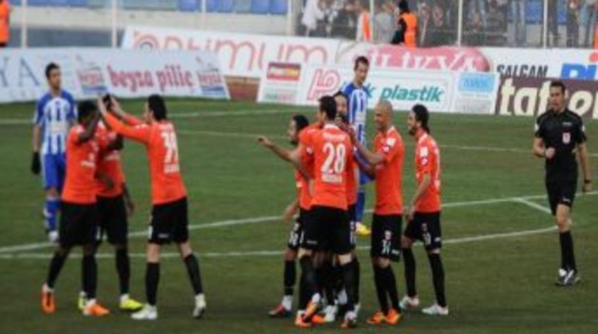 Adanaspor: 3 - Gaziantep B&uuml;y&uuml;kşehir Belediyespor: 0