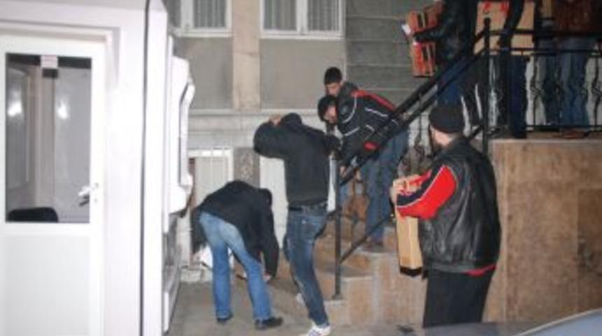 Polisin Facebook'ta yaptığı araştırma okuldan yapılan hırsızlığı ortaya &ccedil;ıkardı