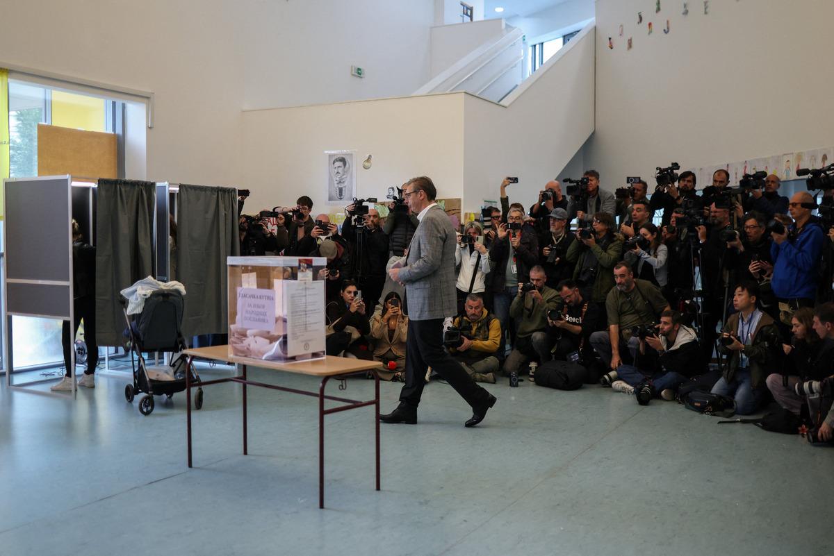 Sırbistan da Vucic, "&Ouml;ğrenci Listesi" karşısında se&ccedil;im mağlubiyetini kabul etti 3