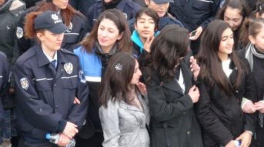 Kağızmanlı &ouml;ğrenciler sinemayı fethetti