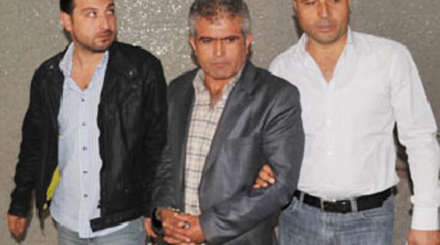 Sevgilisiyle yakaladığı adamı &ouml;ld&uuml;rd&uuml;