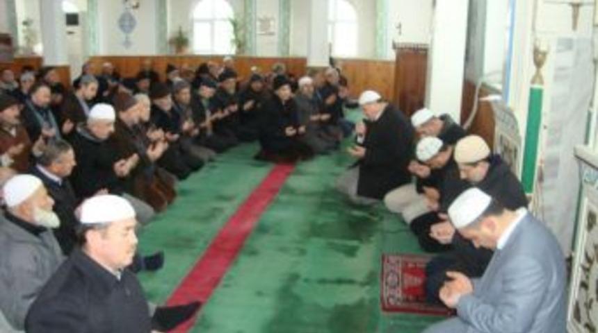 Mollabey Camii'nde umreciler i&ccedil;in program