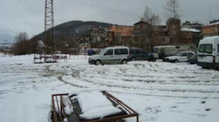 Mollabey pazarına kar engeli