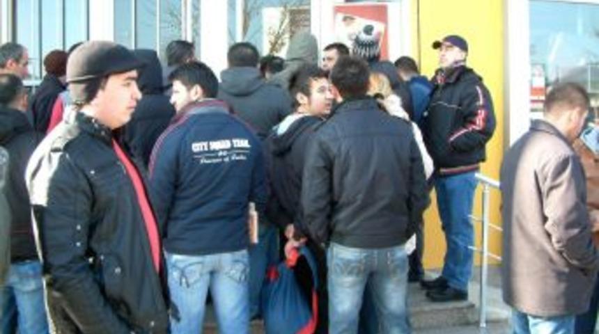 Düzce'de indirim izdihamı