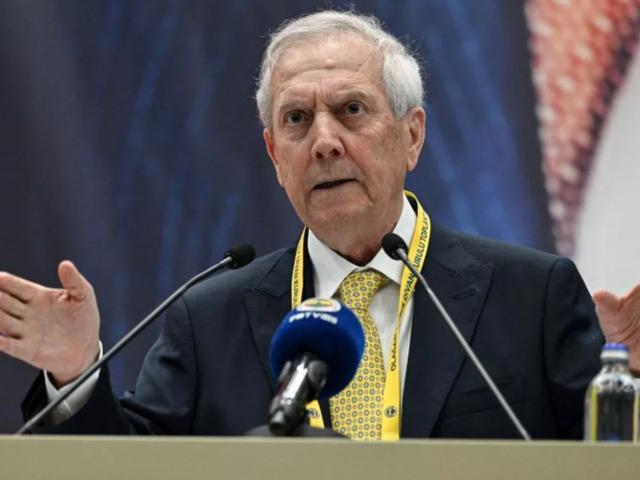 Galatasaray derbisi &ouml;ncesi Aziz Yıldırım'dan s&uuml;rpriz! Futbolcular da şaşkına d&ouml;nd&uuml;