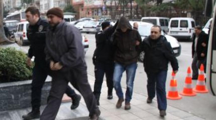 Uyuşturucu operasyonunda yakalanan zanlılardan 12&rsquo;si adliyeye sevk edildi