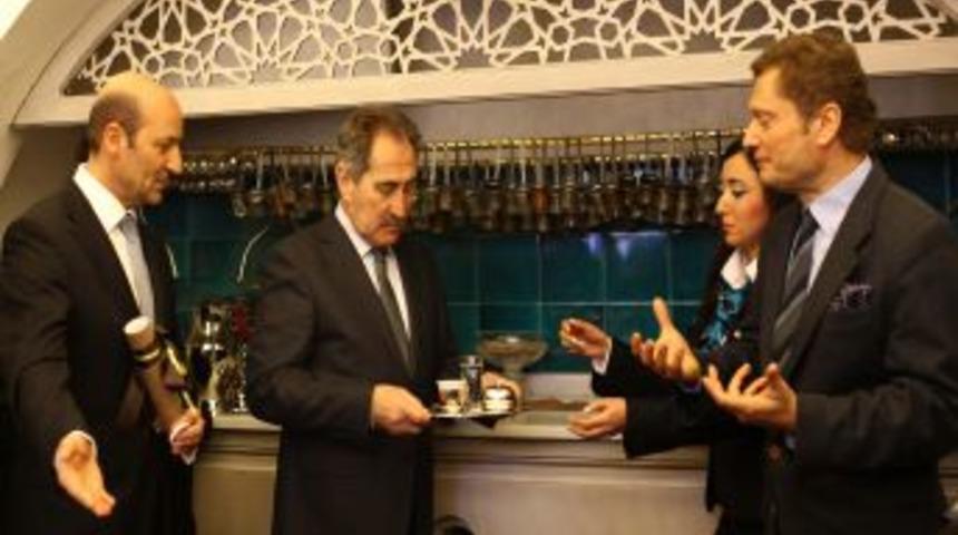 Bakan G&uuml;nay T&uuml;rk kahvesi pişirdi