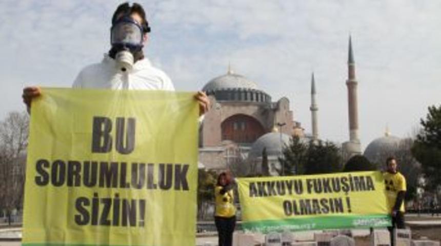 Sultanahmet meydanını 'şehir mezarlığına' &ccedil;evirdiler