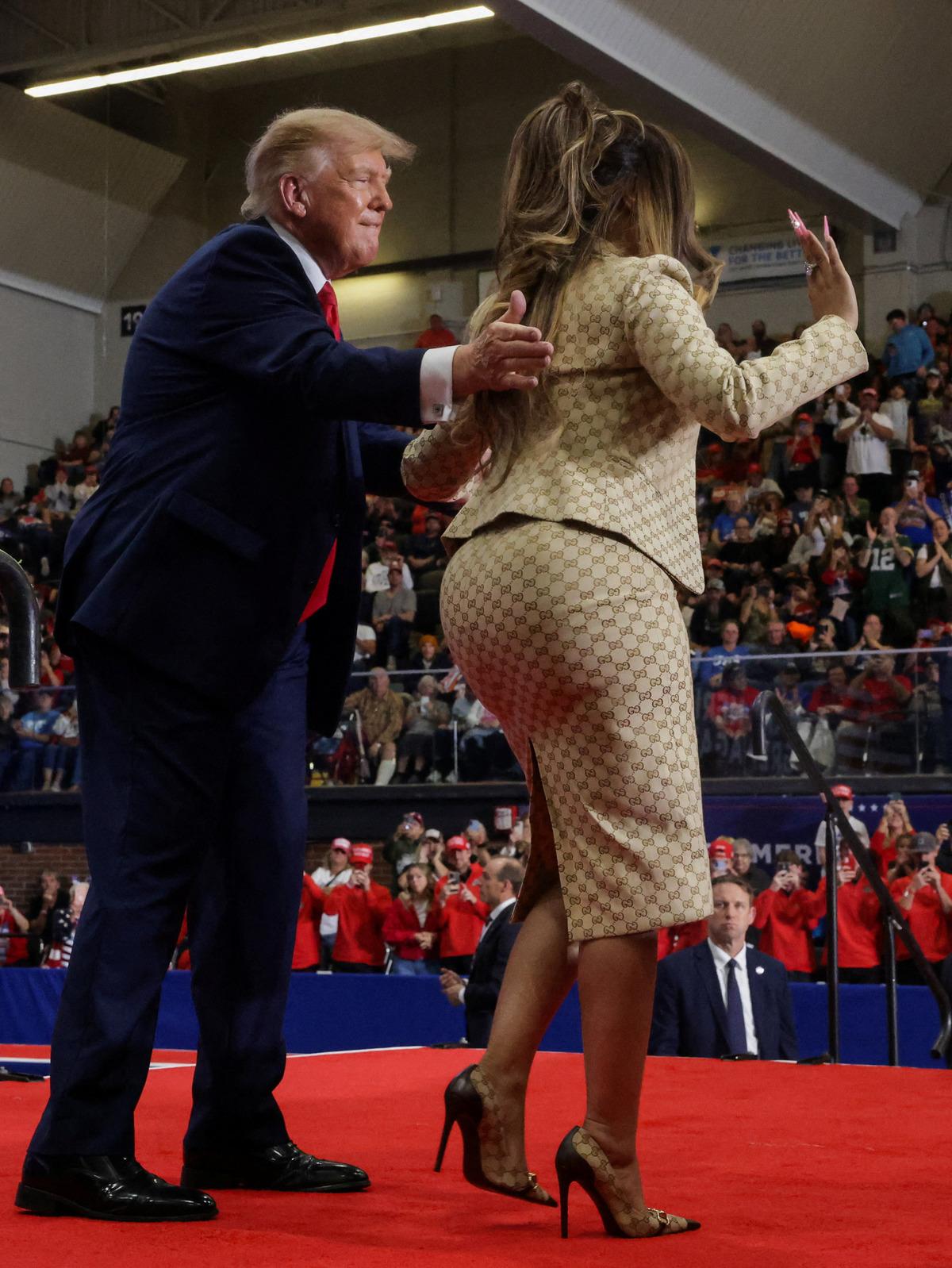 Trump Nicki Minaj ın kalçalarına dikkat çekti! Ayağa kalkmasını istedi 1