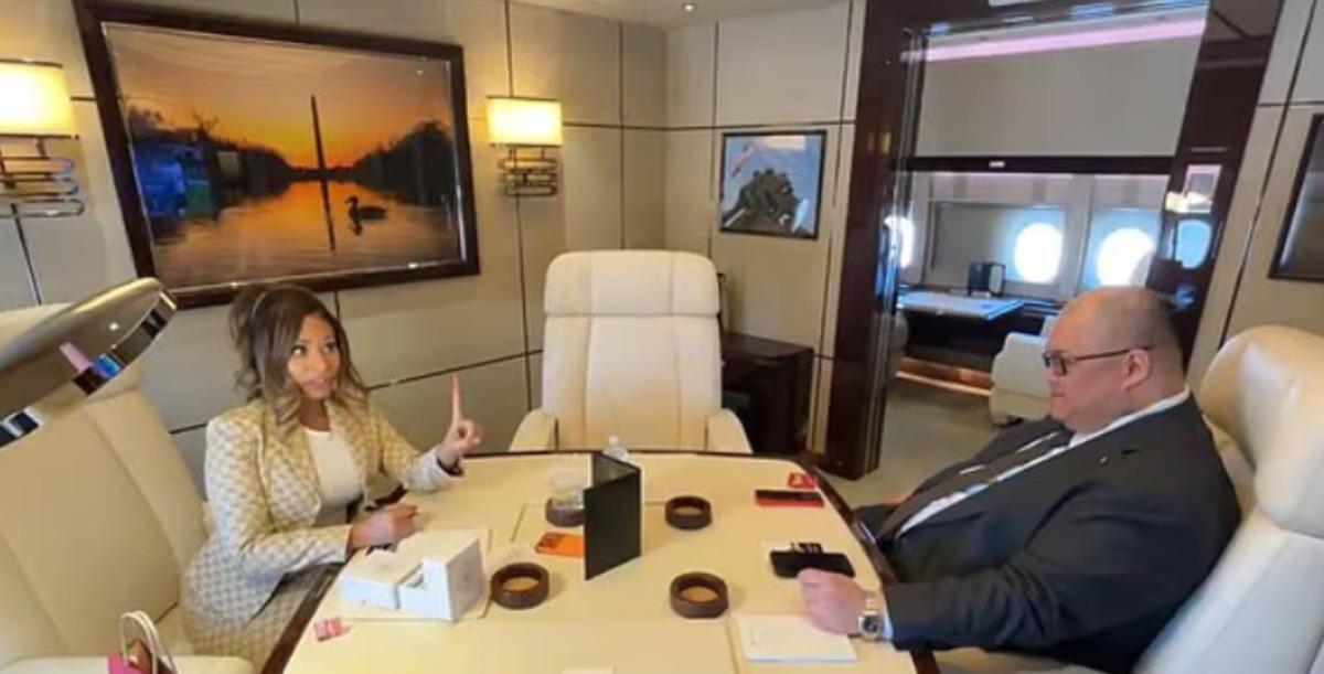 Trump Nicki Minaj ın kalçalarına dikkat çekti! Ayağa kalkmasını istedi 2