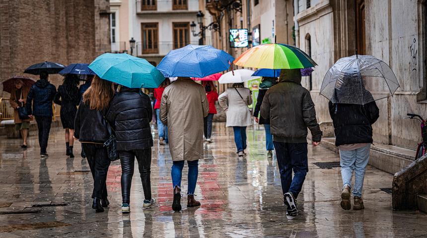 Meteoroloji&rsquo;den kritik sağanak uyarısı! İstanbul&rsquo;da bu saatlerde etkili olacak