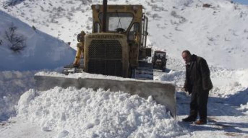 Malatya'da yol a&ccedil;ma &ccedil;alışmaları devam ediyor