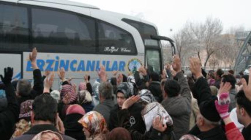 Erzincan'dan ilk Umre kafilesi uğurlandı