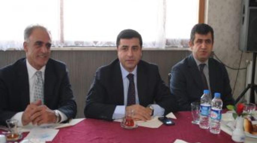 Demirtaş, savcının soruşturmadan alınmasını eleştirdi