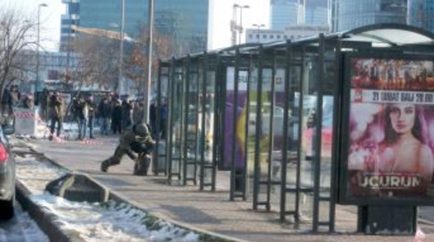 Otob&uuml;s durağında ş&uuml;pheli poşet paniği