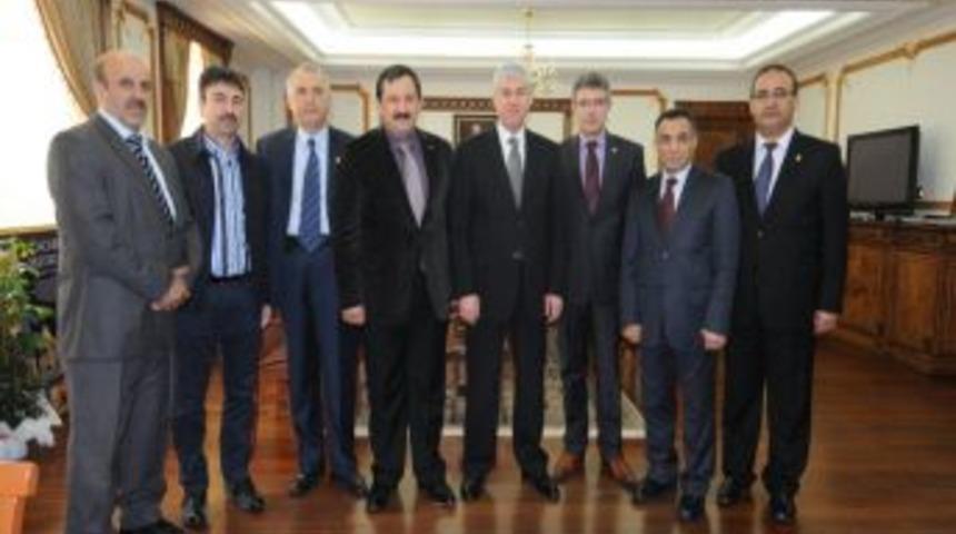 Kick Boks Federasyon Başkanı Kayıcı, Vali Erden&rsquo;i ziyaret etti