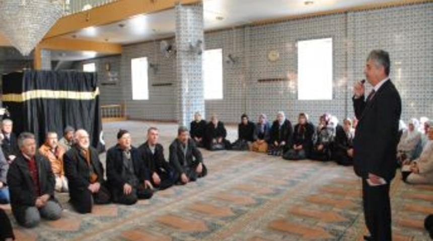 Umre yolcularına seminer