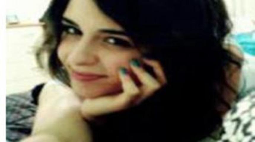 &Uuml;niversiteli gen&ccedil; kız, bariyere &ccedil;arpan otomobilde &ouml;ld&uuml;