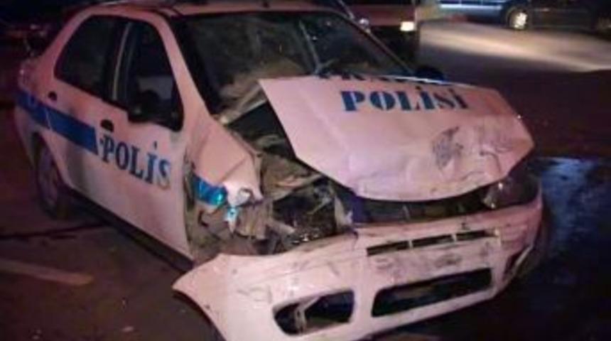Alkoll&uuml; s&uuml;r&uuml;c&uuml; kural ihlali yapıp U d&ouml;n&uuml;ş&uuml; yaptı: 2&rsquo;si polis 4 yaralı