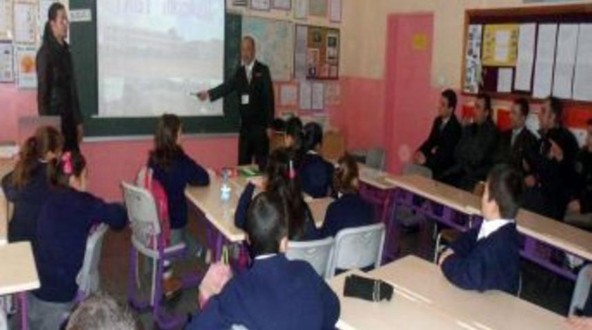 Japon eğitimciler, &ccedil;ocuklara afetleri anlattı