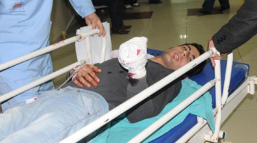 Polise atacağı bomba elinde patladı