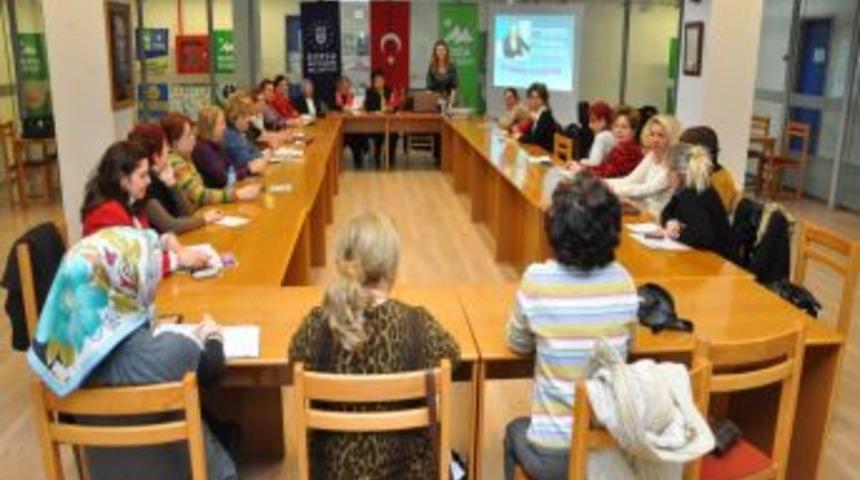 Kadınlar 'diksiyon ve beden' konulu seminerde buluştu