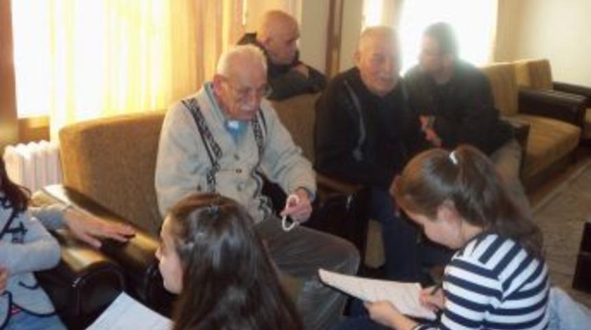 Miniklerden huzurevi sakinlerine ziyaret