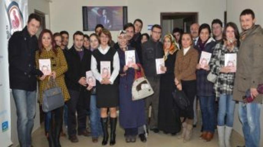 Denizli Belediyesi ailelere Sağlıklı Evlilik Eğitimi El Kitabı hediye ediyor