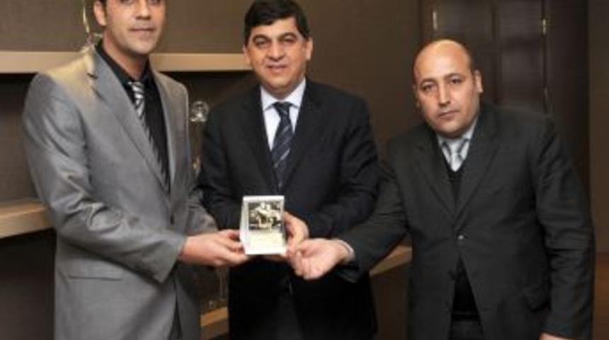 Başkan Fadıloğlu'na Kızalay'dan teşekk&uuml;r plaketi