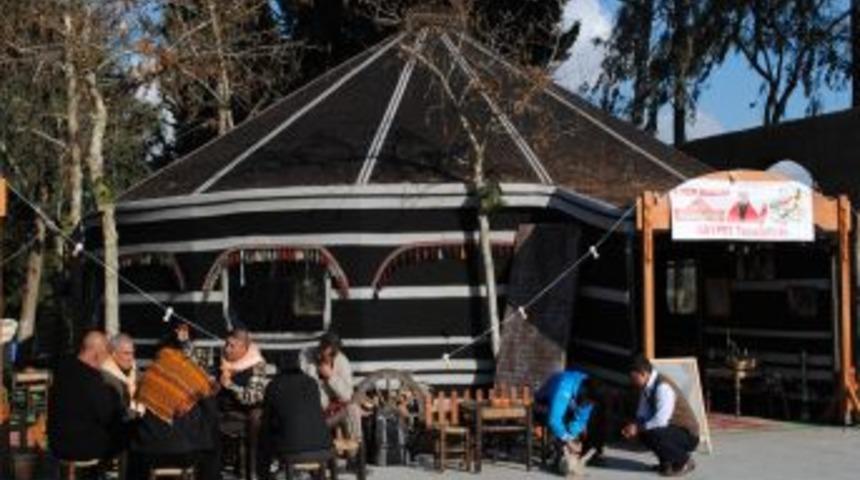 Yaptığı &ccedil;adırlarla Toroslardaki y&ouml;r&uuml;k yaşamını tanıtıyor