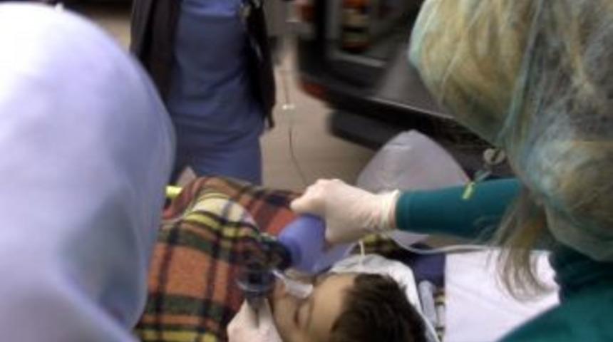 S&uuml;s havuzuna d&uuml;şen k&uuml;&ccedil;&uuml;k Berat yaşam m&uuml;cadelesi veriyor