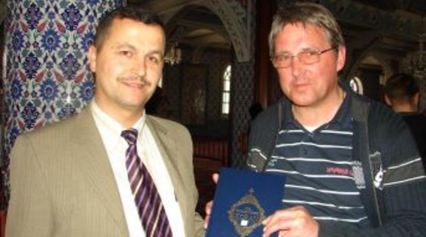 Toni Kirch: Hediye edilen Kur'an'ı evimde g&ouml;z&uuml;m gibi koruyorum