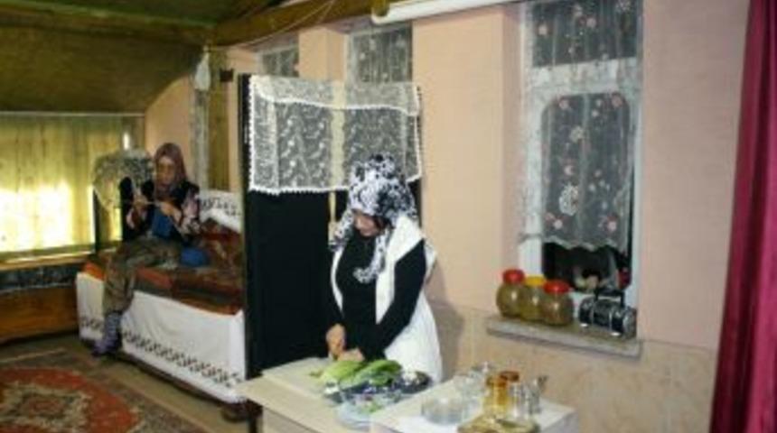 Sivas Belediyesi'nden tiyatrolu, sergili Kadınlar Şenliği etkinliği