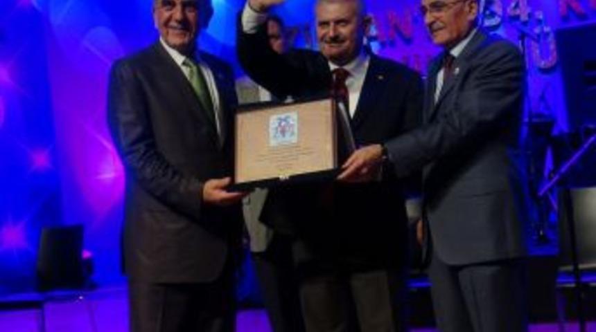 Hemşehrileri karşısında coşan Bakan Yıldırım'a sesi engel oldu