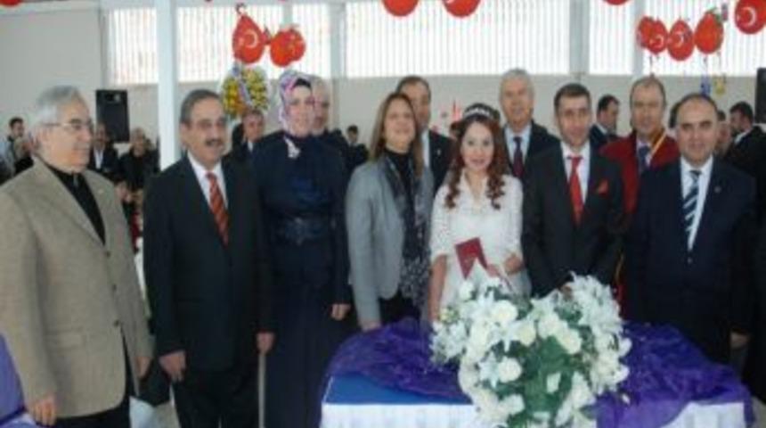 Vanlı depremzedeler, İzmir'de nikah ve s&uuml;nnet sevinci yaşadı