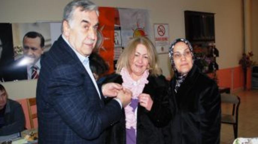 Akay: &Uuml;t&uuml; de yaparım siyaset de