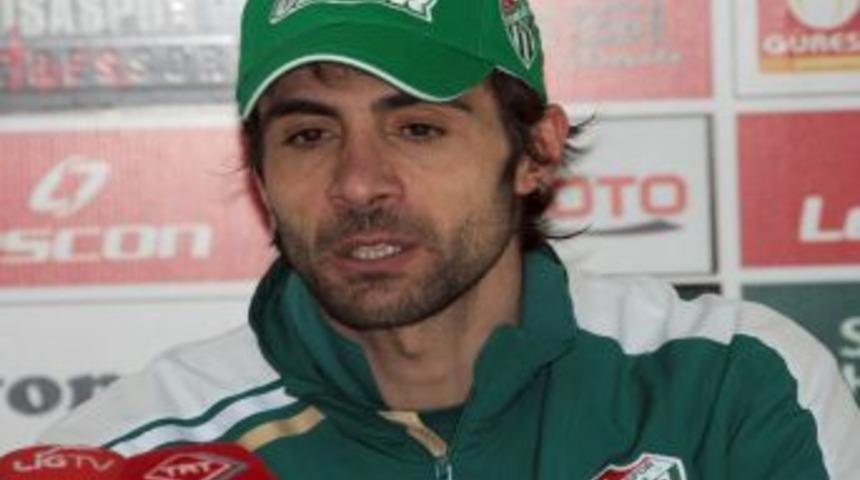 Manisaspor Teknik Direkt&ouml;r&uuml; &Ouml;zat: Hakemle sevişmediğimiz belli