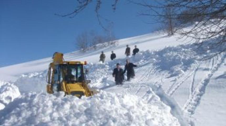 Yavuzkemal'de kar kalınlığı 2 metreye ulaştı